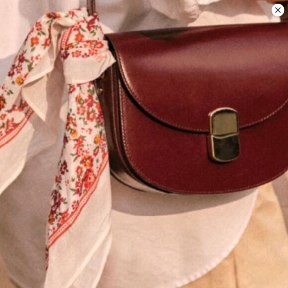 Sezane Gaston Cotton Scarf - Floral Print - Elegant and Classy - Picture 2 of 8